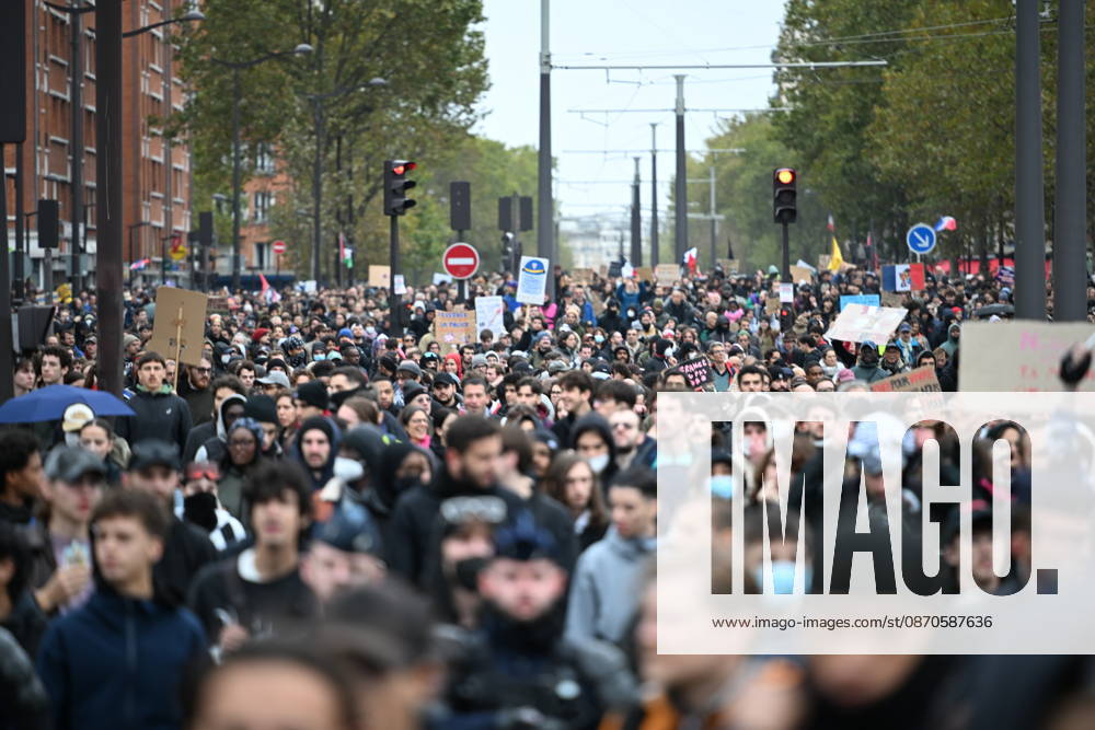 Police intervene in demonstrators amid ongoing protests in Paris PARIS, FRANCE - OCTOBER 24: Demonstrators carrying banners, gather during a demonstration amid ongoing social and political tensions in Paris, France, on October 24, 2026. Police take security measures during the protests. Mouneb Taim Anadolu Paris France. Editorial use only. Please get in touch for any other usage.