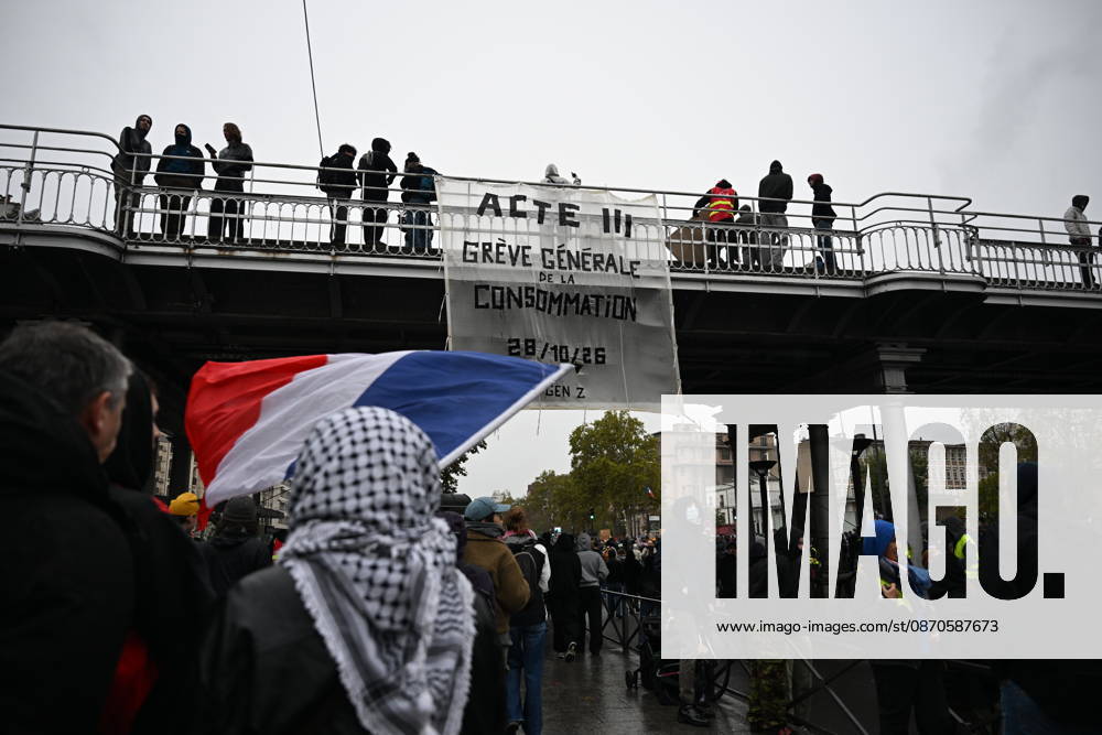 Police intervene in demonstrators amid ongoing protests in Paris PARIS, FRANCE - OCTOBER 24: Demonstrators carrying banners, gather during a demonstration amid ongoing social and political tensions in Paris, France, on October 24, 2026. Police take security measures during the protests. Mouneb Taim Anadolu Paris France. Editorial use only. Please get in touch for any other usage.