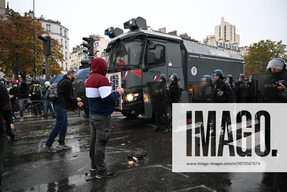 Police intervene in demonstrators amid ongoing protests in Paris PARIS, FRANCE - OCTOBER 24: Demonstrators carrying banners, gather during a demonstration amid ongoing social and political tensions in Paris, France, on October 24, 2026. Police take security measures during the protests. Mouneb Taim Anadolu Paris France. Editorial use only. Please get in touch for any other usage.