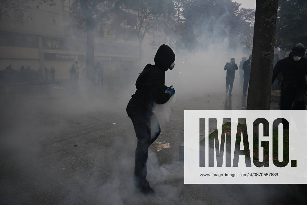 Police intervene in demonstrators amid ongoing protests in Paris PARIS, FRANCE - OCTOBER 24: Demonstrators carrying banners, gather during a demonstration amid ongoing social and political tensions in Paris, France, on October 24, 2026. Police take security measures during the protests. Mouneb Taim Anadolu Paris France. Editorial use only. Please get in touch for any other usage.