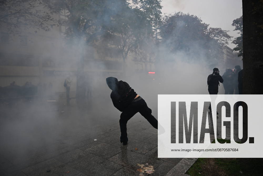 Police intervene in demonstrators amid ongoing protests in Paris PARIS, FRANCE - OCTOBER 24: Demonstrators carrying banners, gather during a demonstration amid ongoing social and political tensions in Paris, France, on October 24, 2026. Police take security measures during the protests. Mouneb Taim Anadolu Paris France. Editorial use only. Please get in touch for any other usage.