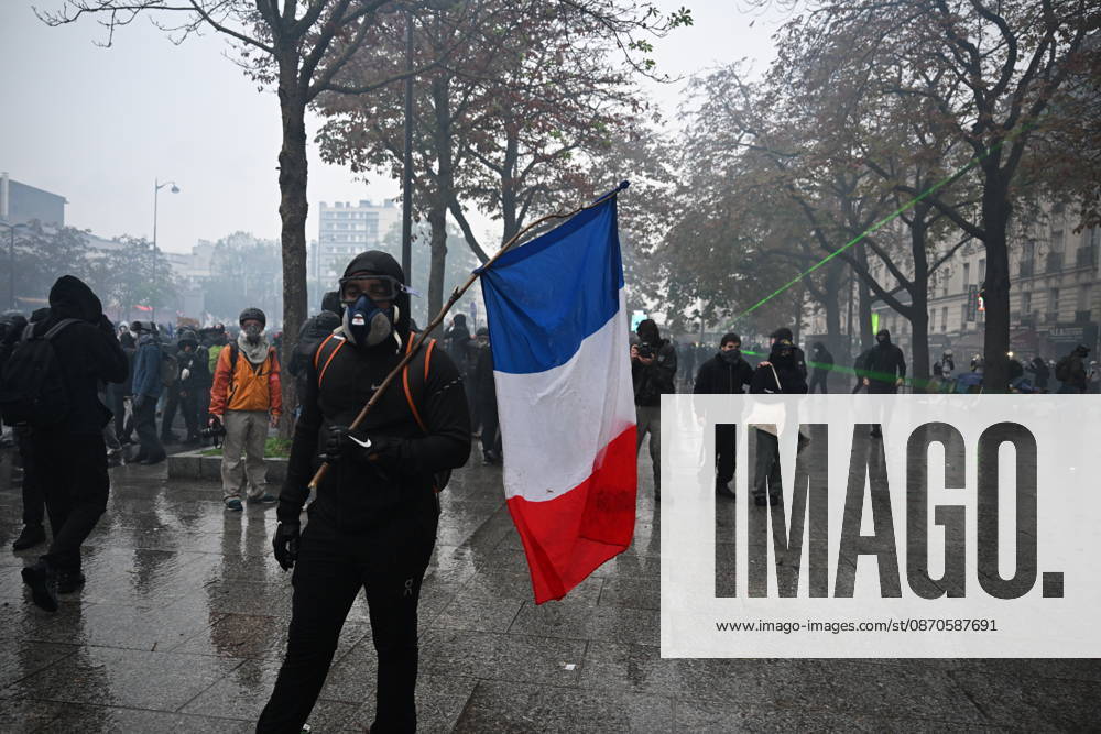 Police intervene in demonstrators amid ongoing protests in Paris PARIS, FRANCE - OCTOBER 24: Demonstrators carrying banners, gather during a demonstration amid ongoing social and political tensions in Paris, France, on October 24, 2026. Police take security measures during the protests. Mouneb Taim Anadolu Paris France. Editorial use only. Please get in touch for any other usage.