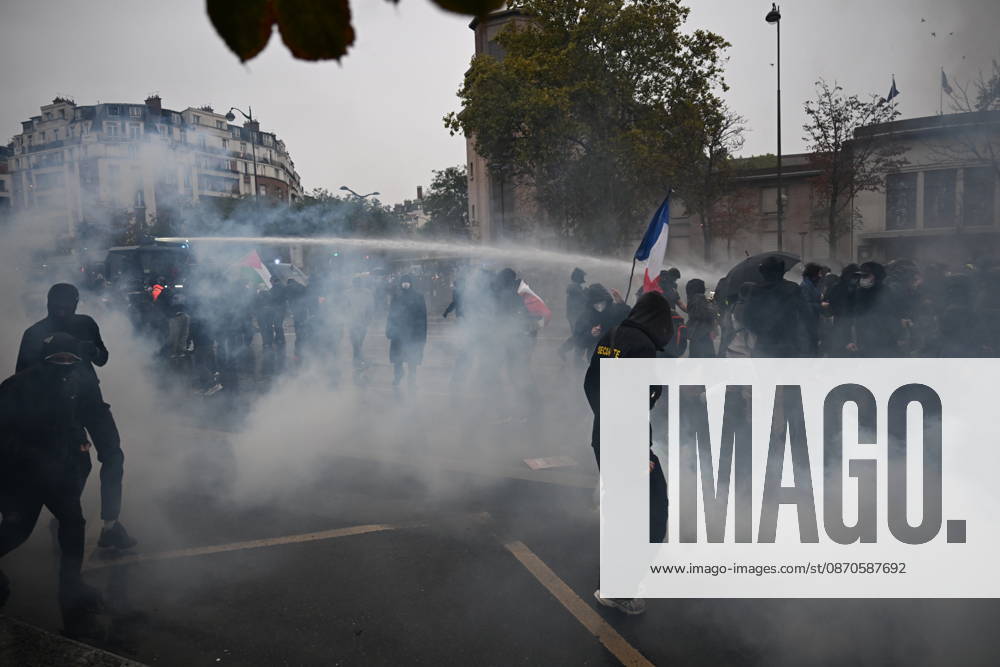 Police intervene in demonstrators amid ongoing protests in Paris PARIS, FRANCE - OCTOBER 24: Demonstrators carrying banners, gather during a demonstration amid ongoing social and political tensions in Paris, France, on October 24, 2026. Police take security measures during the protests. Mouneb Taim Anadolu Paris France. Editorial use only. Please get in touch for any other usage.