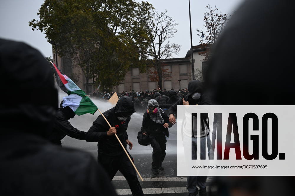 Police intervene in demonstrators amid ongoing protests in Paris PARIS, FRANCE - OCTOBER 24: Demonstrators carrying banners, gather during a demonstration amid ongoing social and political tensions in Paris, France, on October 24, 2026. Police take security measures during the protests. Mouneb Taim Anadolu Paris France. Editorial use only. Please get in touch for any other usage.