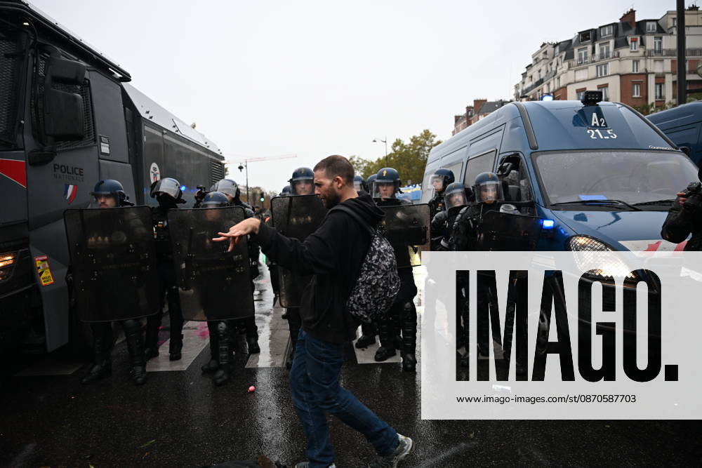 Police intervene in demonstrators amid ongoing protests in Paris PARIS, FRANCE - OCTOBER 24: Demonstrators carrying banners, gather during a demonstration amid ongoing social and political tensions in Paris, France, on October 24, 2026. Police take security measures during the protests. Mouneb Taim Anadolu Paris France. Editorial use only. Please get in touch for any other usage.