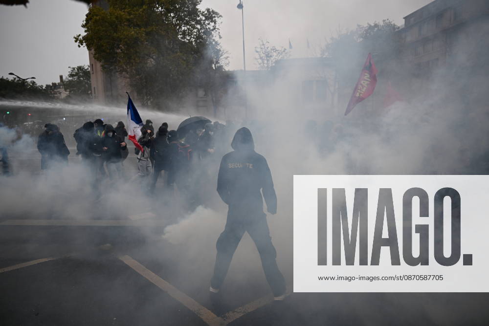 Police intervene in demonstrators amid ongoing protests in Paris PARIS, FRANCE - OCTOBER 24: Demonstrators carrying banners, gather during a demonstration amid ongoing social and political tensions in Paris, France, on October 24, 2026. Police take security measures during the protests. Mouneb Taim Anadolu Paris France. Editorial use only. Please get in touch for any other usage.