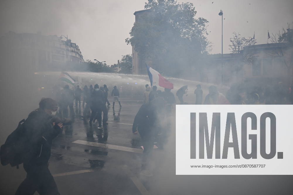 Police intervene in demonstrators amid ongoing protests in Paris PARIS, FRANCE - OCTOBER 24: Demonstrators carrying banners, gather during a demonstration amid ongoing social and political tensions in Paris, France, on October 24, 2026. Police take security measures during the protests. Mouneb Taim Anadolu Paris France. Editorial use only. Please get in touch for any other usage.