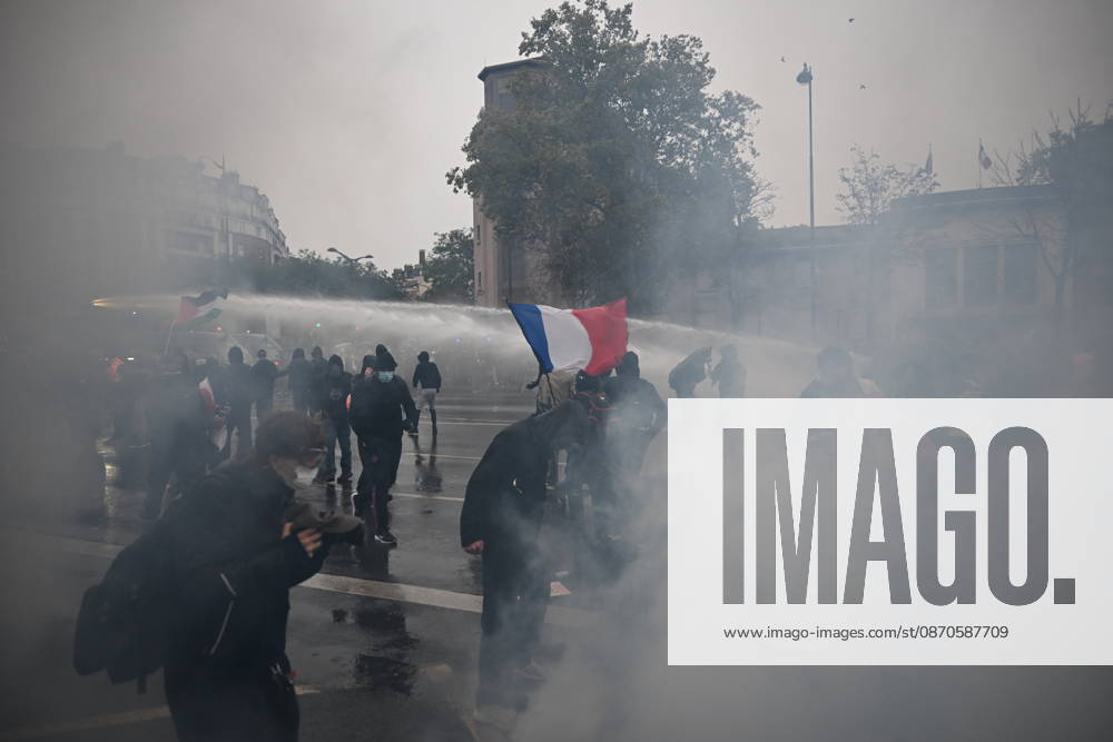 Police intervene in demonstrators amid ongoing protests in Paris PARIS, FRANCE - OCTOBER 24: Demonstrators carrying banners, gather during a demonstration amid ongoing social and political tensions in Paris, France, on October 24, 2026. Police take security measures during the protests. Mouneb Taim Anadolu Paris France. Editorial use only. Please get in touch for any other usage.