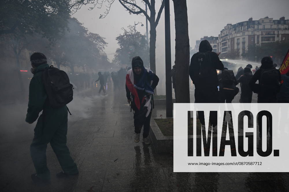 Police intervene in demonstrators amid ongoing protests in Paris PARIS, FRANCE - OCTOBER 24: Demonstrators carrying banners, gather during a demonstration amid ongoing social and political tensions in Paris, France, on October 24, 2026. Police take security measures during the protests. Mouneb Taim Anadolu Paris France. Editorial use only. Please get in touch for any other usage.