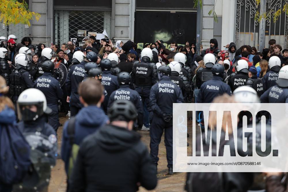 Riot police faces protestors at protests in Brussels for purchasing power, healthcare, and education, on Saturday 24 October 2026. NICOLASxMAETERLINCK 190870764