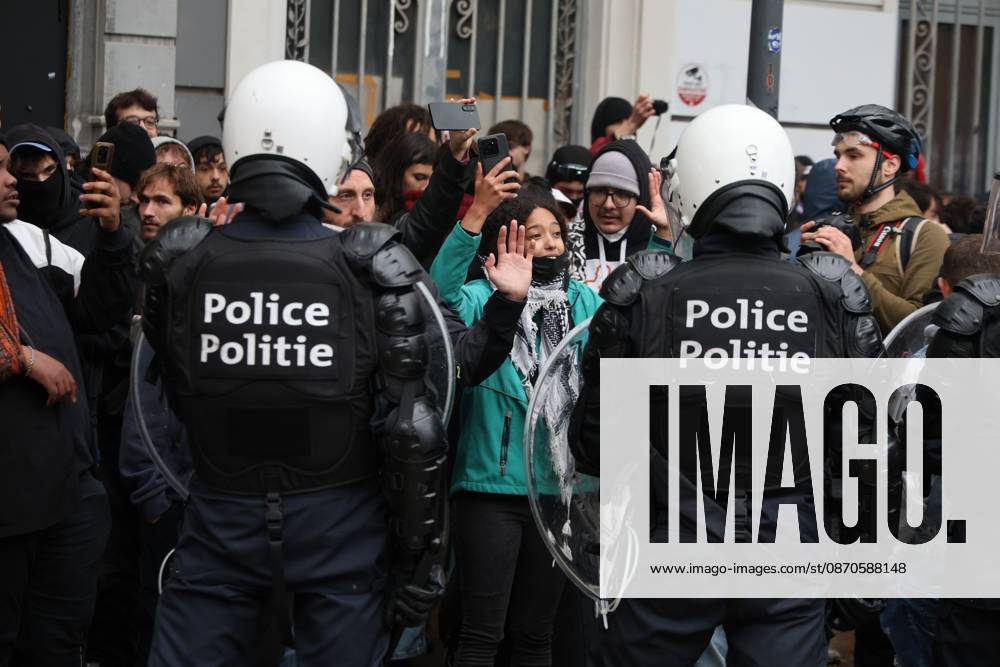 Riot police faces protestors at protests in Brussels for purchasing power, healthcare, and education, on Saturday 24 October 2026. NICOLASxMAETERLINCK 190870790