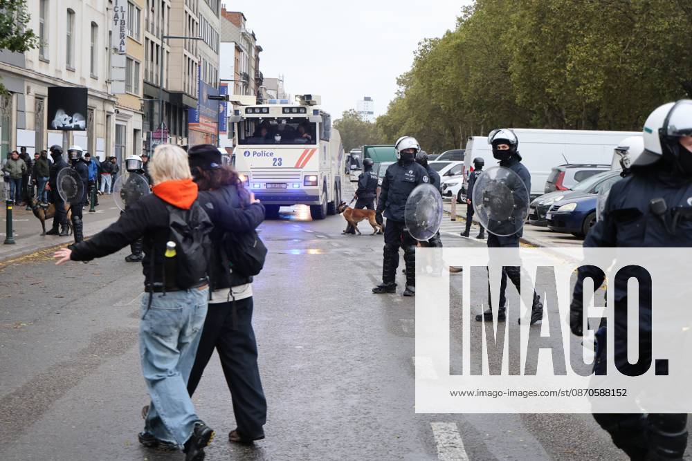 Riot police faces protestors at protests in Brussels for purchasing power, healthcare, and education, on Saturday 24 October 2026. NICOLASxMAETERLINCK 190870890