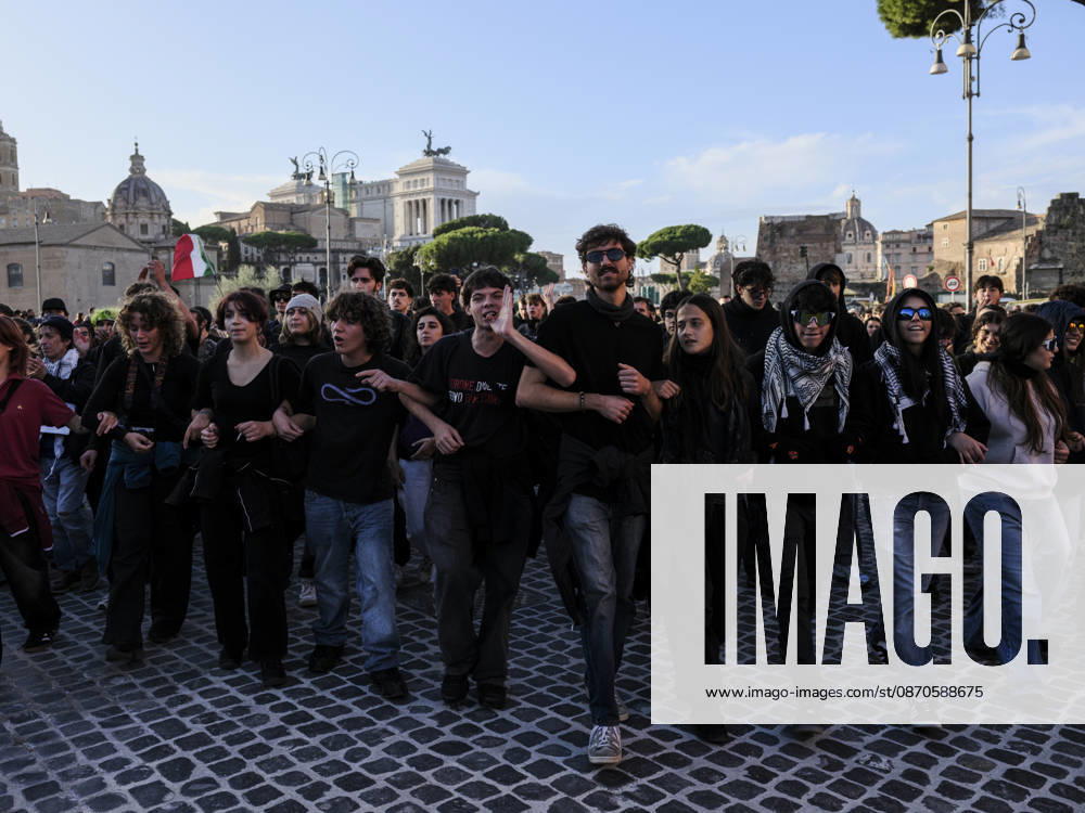 Rome Anti-War Demonstration Rome, Italy, October 24, 2026. Demonstrators take part in an anti-war march, under the slogan Fuori lItalia dalla guerra (Keep Italy Out of the War). Protesters, opposing Italys involvement in wars, military rearmament and the Italian governments policies. Rome Italy