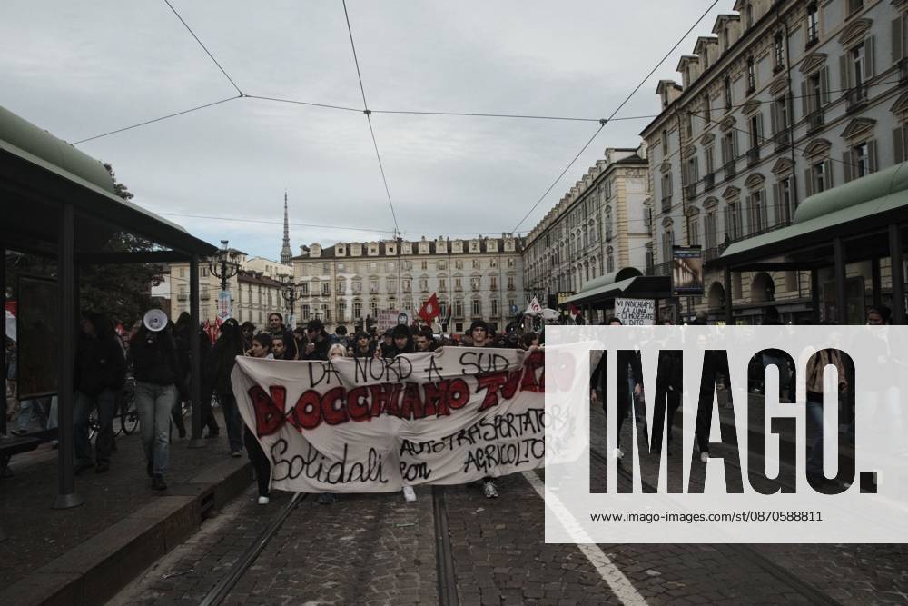 Turin Protest Against Rearmament and Inflation TURIN, ITALY - OCTOBER 24, 2026: Thousands of people took to the streets of Turin today to march against rearmament and the rising cost of living. The demonstration was met with a heavy police presence and several moments of tension, with clashes and tear gas along the route. Turin Italy