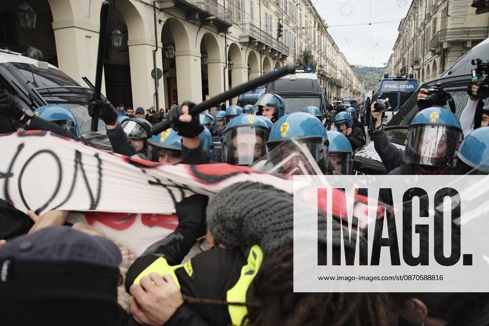 Turin Protest Against Rearmament and Inflation TURIN, ITALY - OCTOBER 24, 2026: Thousands of people took to the streets of Turin today to march against rearmament and the rising cost of living. The demonstration was met with a heavy police presence and several moments of tension, with clashes and tear gas along the route. Turin Italy