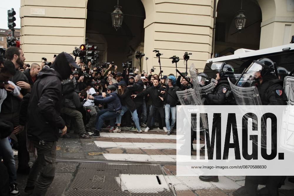 Turin Protest Against Rearmament and Inflation TURIN, ITALY - OCTOBER 24, 2026: Thousands of people took to the streets of Turin today to march against rearmament and the rising cost of living. The demonstration was met with a heavy police presence and several moments of tension, with clashes and tear gas along the route. Turin Italy