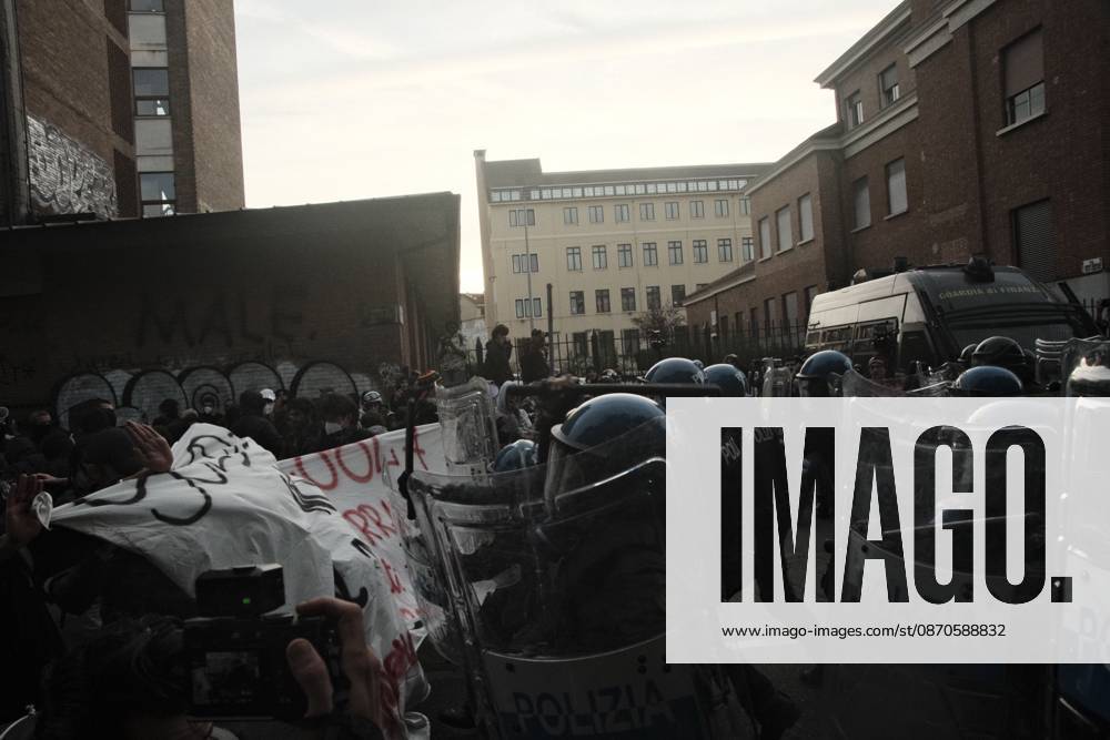 Turin Protest Against Rearmament and Inflation TURIN, ITALY - OCTOBER 24, 2026: Thousands of people took to the streets of Turin today to march against rearmament and the rising cost of living. The demonstration was met with a heavy police presence and several moments of tension, with clashes and tear gas along the route. Turin Italy