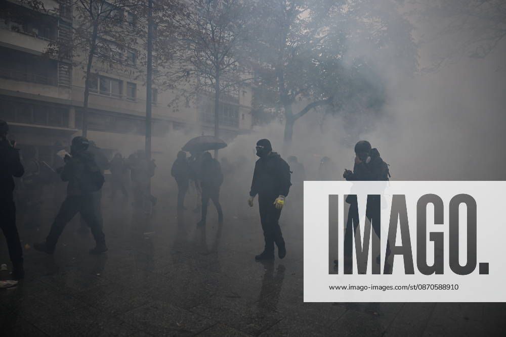 Police intervene in demonstrators amid ongoing protests in Paris PARIS, FRANCE - OCTOBER 24: Police intervene in protesters as demonstrators carrying banners, gather during a demonstration amid ongoing social and political tensions in Paris, France, on October 24, 2026. Mouneb Taim Anadolu Paris France. Editorial use only. Please get in touch for any other usage.