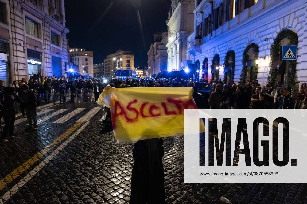 IPA90124688 - Protest Against Rising Living Costs: Rome, October 24, 2026 March Organized by the October 17 Movement