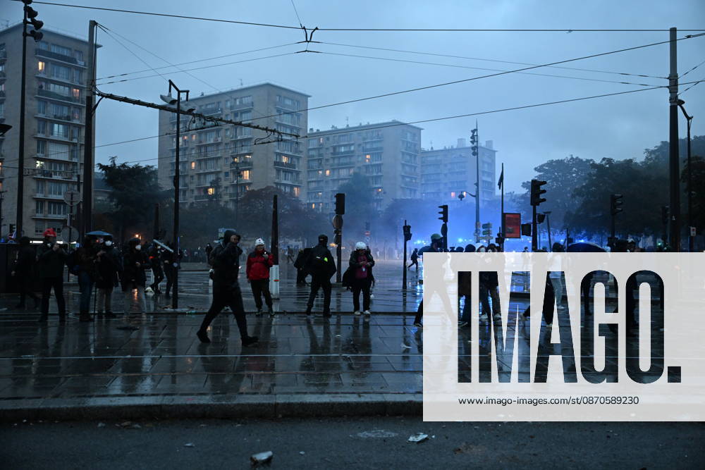 Police intervene in demonstrators amid ongoing protests in Paris PARIS, FRANCE - OCTOBER 24: Police intervene in protesters as demonstrators carrying banners, gather during a demonstration amid ongoing social and political tensions in Paris, France, on October 24, 2026. Mouneb Taim Anadolu Paris France. Editorial use only. Please get in touch for any other usage.