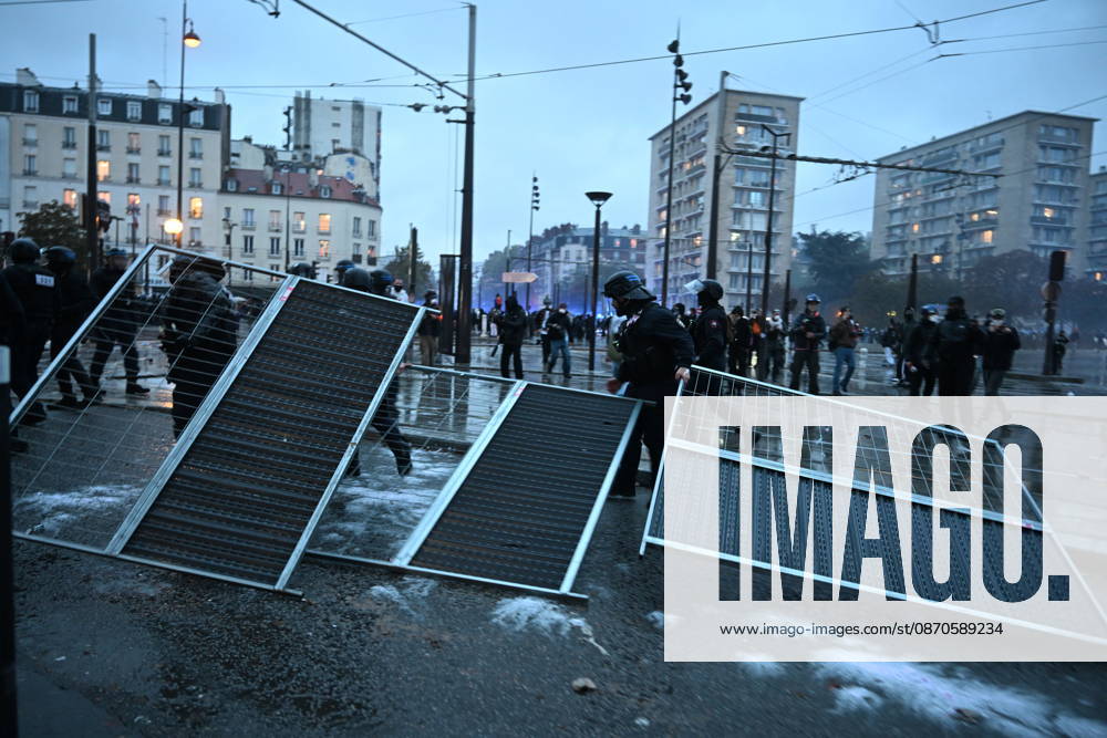 Police intervene in demonstrators amid ongoing protests in Paris PARIS, FRANCE - OCTOBER 24: Police intervene in protesters as demonstrators carrying banners, gather during a demonstration amid ongoing social and political tensions in Paris, France, on October 24, 2026. Mouneb Taim Anadolu Paris France. Editorial use only. Please get in touch for any other usage.