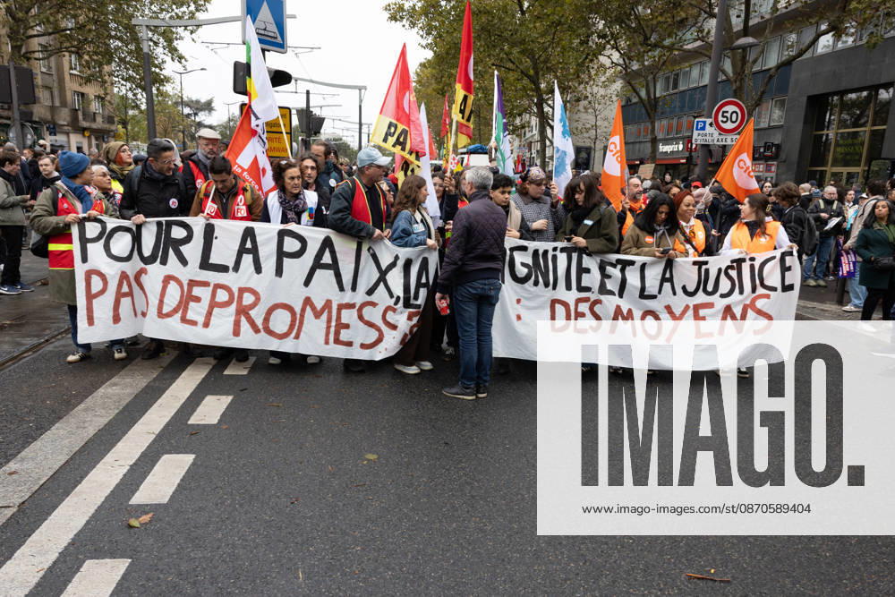 Demonstration on Saturday, October 24, 2026, starting at the Porte d’Italie in Paris. A large-scale rally brought together a massive crowd in the streets of the capital, reflecting strong popular mobilization. The demonstrators set off from the south of Paris, forming a dense procession in an atmosphere of collective mobilization. Frederic Levebvre Bestimage Paris France