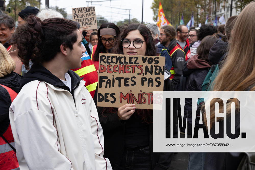 Demonstration on Saturday, October 24, 2026, starting at the Porte d’Italie in Paris. A large-scale rally brought together a massive crowd in the streets of the capital, reflecting strong popular mobilization. The demonstrators set off from the south of Paris, forming a dense procession in an atmosphere of collective mobilization. Frederic Levebvre Bestimage Paris France