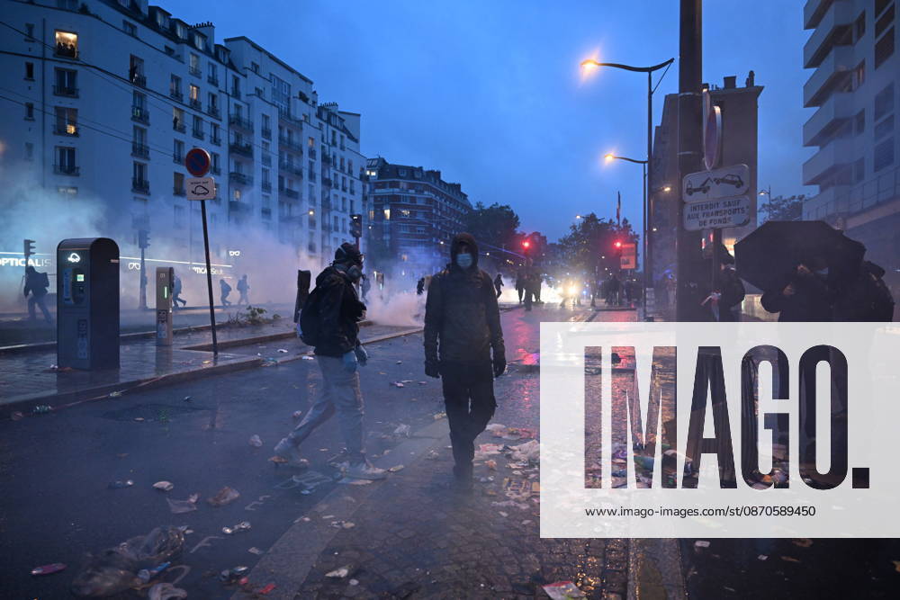 Police intervene in demonstrators amid ongoing protests in Paris PARIS, FRANCE - OCTOBER 24: Police intervene in protesters as demonstrators carrying banners, gather during a demonstration amid ongoing social and political tensions in Paris, France, on October 24, 2026. Mouneb Taim Anadolu Paris France. Editorial use only. Please get in touch for any other usage.