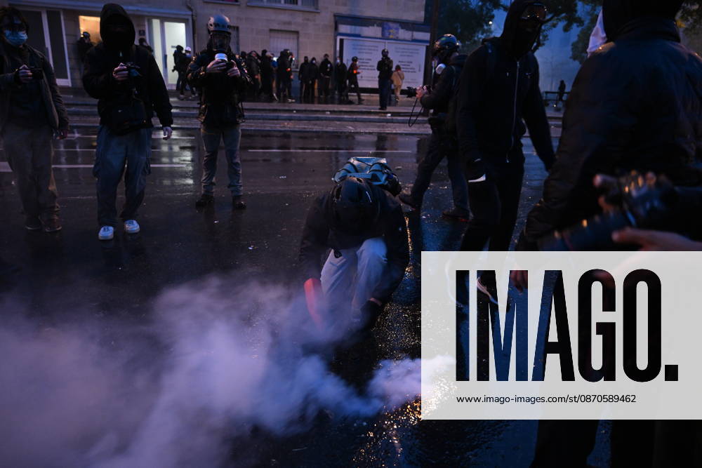 Police intervene in demonstrators amid ongoing protests in Paris PARIS, FRANCE - OCTOBER 24: Police intervene in protesters as demonstrators carrying banners, gather during a demonstration amid ongoing social and political tensions in Paris, France, on October 24, 2026. Mouneb Taim Anadolu Paris France. Editorial use only. Please get in touch for any other usage.