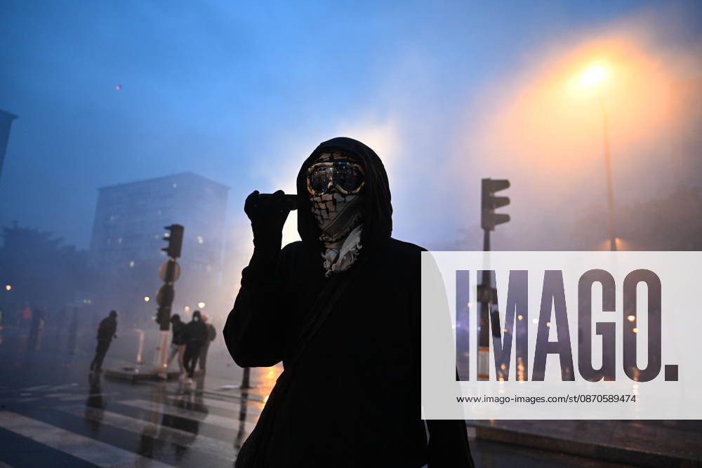 Police intervene in demonstrators amid ongoing protests in Paris PARIS, FRANCE - OCTOBER 24: Police intervene in protesters as demonstrators carrying banners, gather during a demonstration amid ongoing social and political tensions in Paris, France, on October 24, 2026. Mouneb Taim Anadolu Paris France. Editorial use only. Please get in touch for any other usage.