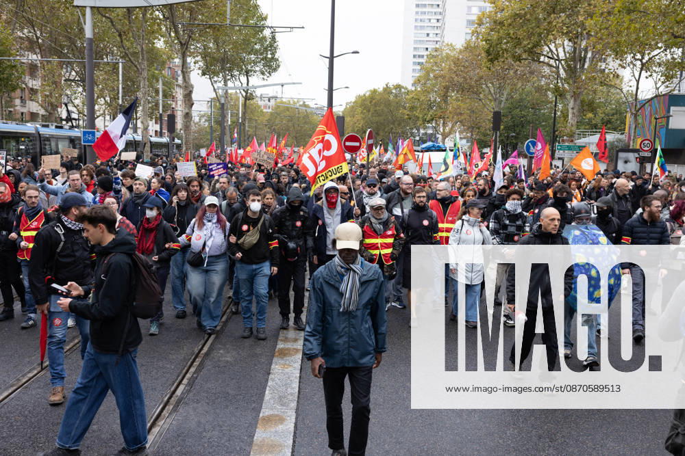 Demonstration on Saturday, October 24, 2026, starting at the Porte d’Italie in Paris. A large-scale rally brought together a massive crowd in the streets of the capital, reflecting strong popular mobilization. The demonstrators set off from the south of Paris, forming a dense procession in an atmosphere of collective mobilization. Frederic Levebvre Bestimage Paris France