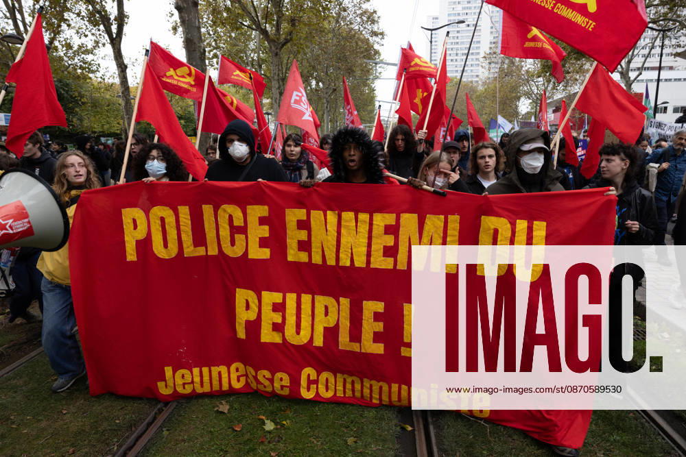 Demonstration on Saturday, October 24, 2026, starting at the Porte d’Italie in Paris. A large-scale rally brought together a massive crowd in the streets of the capital, reflecting strong popular mobilization. The demonstrators set off from the south of Paris, forming a dense procession in an atmosphere of collective mobilization. Frederic Levebvre Bestimage Paris France