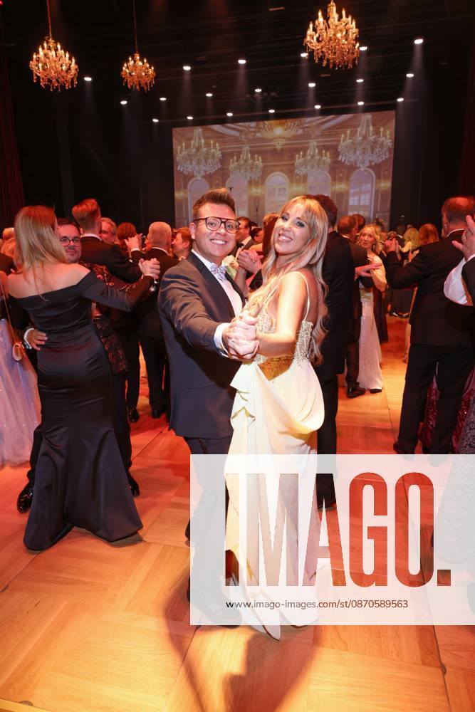 Leipziger Opernball 2026 Dominik Ledea, Annemarie Eilfeld erster Tanz, Leipziger Opernball 2026, Oper Leipzig, Datum: 24.10.2026