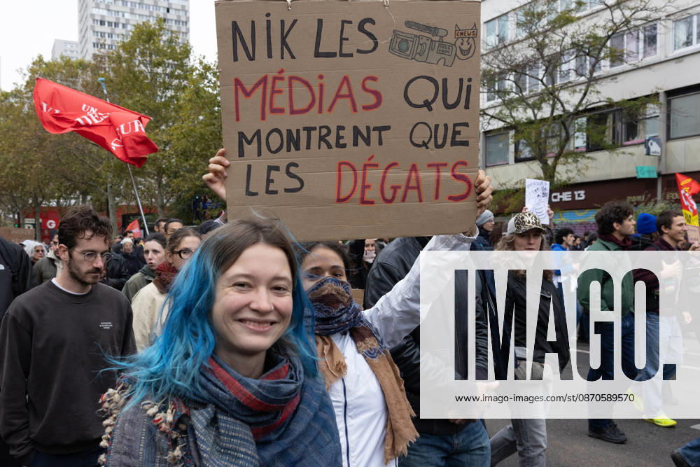 Demonstration on Saturday, October 24, 2026, starting at the Porte d’Italie in Paris. A large-scale rally brought together a massive crowd in the streets of the capital, reflecting strong popular mobilization. The demonstrators set off from the south of Paris, forming a dense procession in an atmosphere of collective mobilization. Frederic Levebvre Bestimage Paris France