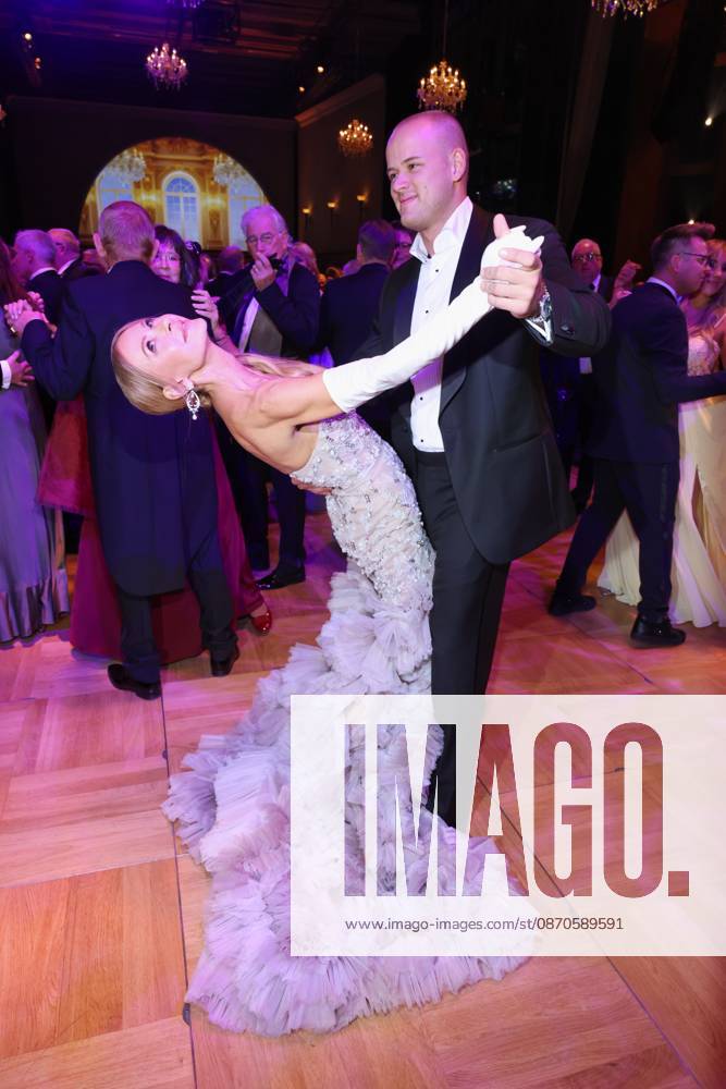 Leipziger Opernball 2026 Jenny Elvers, Paul Jolig erster Tanz, Leipziger Opernball 2026, Oper Leipzig, Datum: 24.10.2026