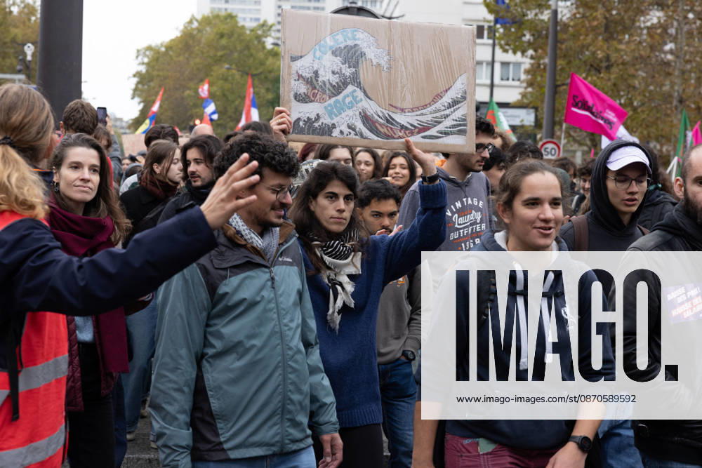 Demonstration on Saturday, October 24, 2026, starting at the Porte d’Italie in Paris. A large-scale rally brought together a massive crowd in the streets of the capital, reflecting strong popular mobilization. The demonstrators set off from the south of Paris, forming a dense procession in an atmosphere of collective mobilization. Frederic Levebvre Bestimage Paris France
