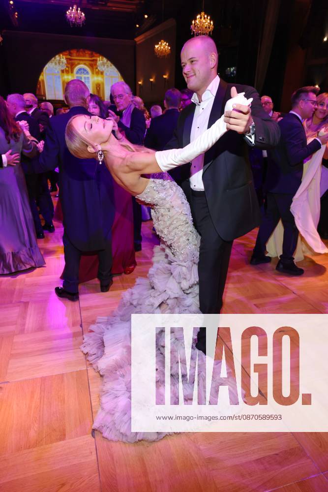 Leipziger Opernball 2026 Jenny Elvers, Paul Jolig erster Tanz, Leipziger Opernball 2026, Oper Leipzig, Datum: 24.10.2026