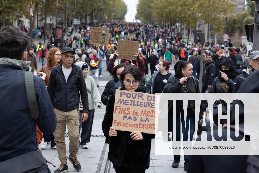Demonstration on Saturday, October 24, 2026, starting at the Porte d’Italie in Paris. A large-scale rally brought together a massive crowd in the streets of the capital, reflecting strong popular mobilization. The demonstrators set off from the south of Paris, forming a dense procession in an atmosphere of collective mobilization. Frederic Levebvre Bestimage Paris France