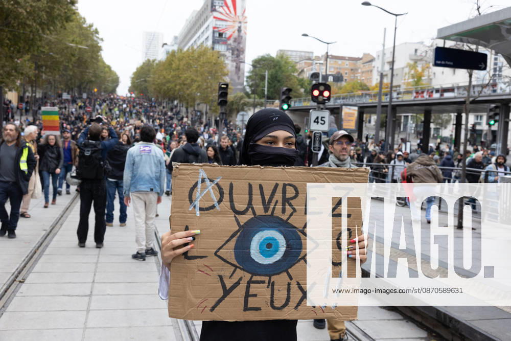 Demonstration on Saturday, October 24, 2026, starting at the Porte d’Italie in Paris. A large-scale rally brought together a massive crowd in the streets of the capital, reflecting strong popular mobilization. The demonstrators set off from the south of Paris, forming a dense procession in an atmosphere of collective mobilization. Frederic Levebvre Bestimage Paris France