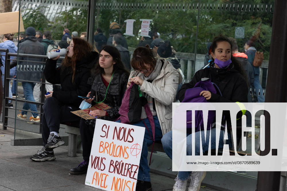 Demonstration on Saturday, October 24, 2026, starting at the Porte d’Italie in Paris. A large-scale rally brought together a massive crowd in the streets of the capital, reflecting strong popular mobilization. The demonstrators set off from the south of Paris, forming a dense procession in an atmosphere of collective mobilization. Frederic Levebvre Bestimage Paris France
