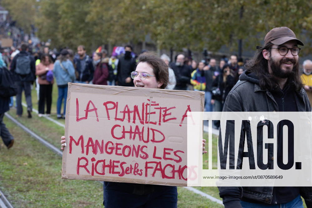 Demonstration on Saturday, October 24, 2026, starting at the Porte d’Italie in Paris. A large-scale rally brought together a massive crowd in the streets of the capital, reflecting strong popular mobilization. The demonstrators set off from the south of Paris, forming a dense procession in an atmosphere of collective mobilization. Frederic Levebvre Bestimage Paris France