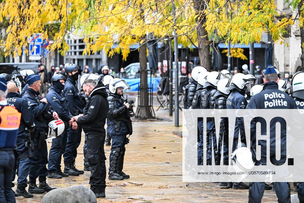 A group of riot police officers in protective equipment blocks a street during student protests in Brussels, Belgium, on 24 October 2026. Police repeatedly disperse groups of demonstrators and restrict movement through streets and avenues in central Brussels between Avenue Lemonnier and Brussels-South railway station.