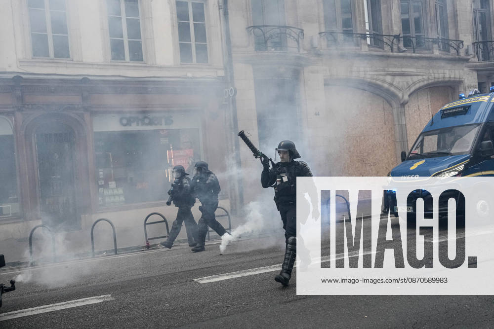 Police intervene in demonstrators amid ongoing protests in Nancy NANCY, FRANCE - OCTOBER 24: Police clash with protesters with water cannons and tear gas during a demonstration amid ongoing social and political tensions in Nancy, France, on October 24, 2026. Muhammed Said Tako Anadolu Nancy France. Editorial use only. Please get in touch for any other usage.