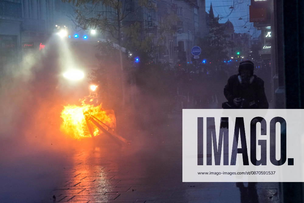 Police intervene in demonstrators amid ongoing protests in Nancy NANCY, FRANCE - OCTOBER 24: Police clash with protesters with water cannons and tear gas during a demonstration amid ongoing social and political tensions in Nancy, France, on October 24, 2026. Muhammed Said Tako Anadolu Nancy France. Editorial use only. Please get in touch for any other usage.