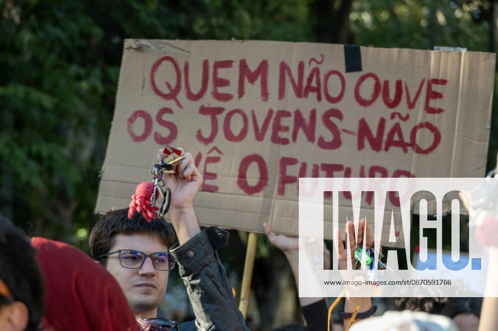 Demonstrators take part in a protest organized by the Acampada de Lisboa housing movement, demanding affordable housing, limits on rising rents and an end to property speculation. The march takes place in central Lisbon, from Marques de Pombal to Rossio Square, following recent police removal of protest tents and the detention of 55 demonstrators during housing protests in the Portuguese capital. Lisbon Portugal - ZUMAr238 20261024_zip_r238_060