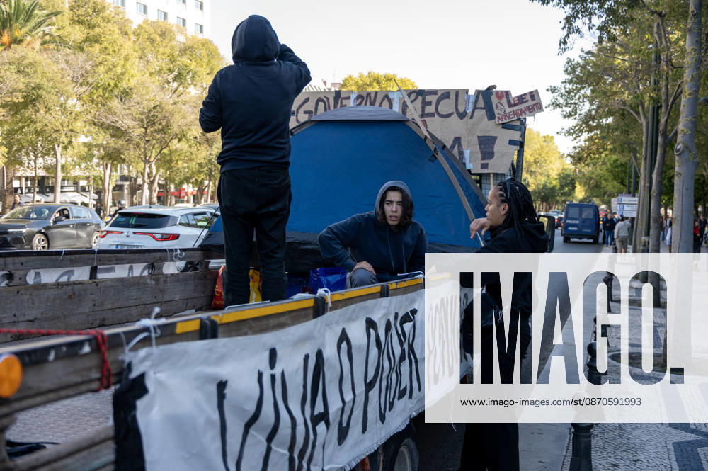 Demonstrators take part in a protest organized by the Acampada de Lisboa housing movement, demanding affordable housing, limits on rising rents and an end to property speculation. The march takes place in central Lisbon, from Marques de Pombal to Rossio Square, following recent police removal of protest tents and the detention of 55 demonstrators during housing protests in the Portuguese capital. Lisbon Portugal - ZUMAr238 20261024_zip_r238_070