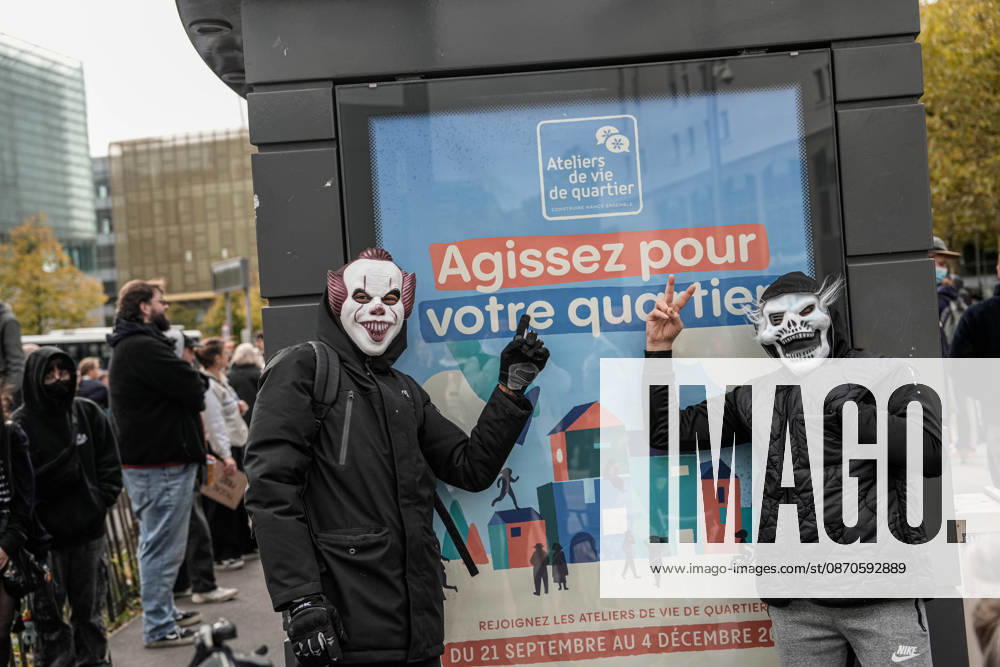 Police intervene in demonstrators amid ongoing protests in Nancy NANCY, FRANCE - OCTOBER 24: Protesters holding banners gather as police take security measures during a demonstration amid ongoing social and political tensions in Nancy, France, on October 24, 2026. Muhammed Said Tako Anadolu Nancy France. Editorial use only. Please get in touch for any other usage.