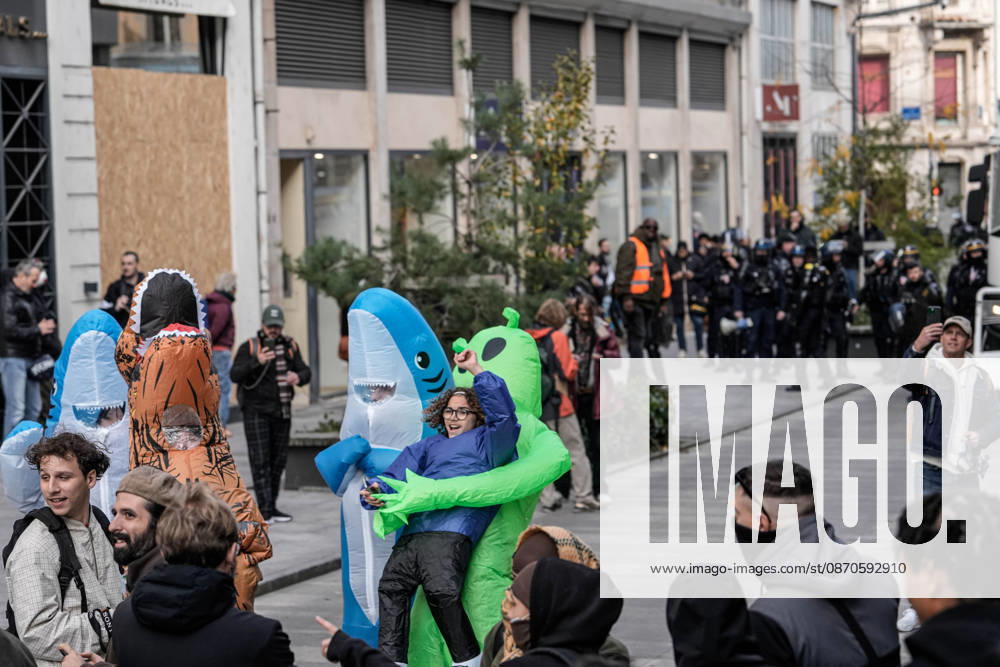 Police intervene in demonstrators amid ongoing protests in Nancy NANCY, FRANCE - OCTOBER 24: Protesters holding banners gather as police take security measures during a demonstration amid ongoing social and political tensions in Nancy, France, on October 24, 2026. Muhammed Said Tako Anadolu Nancy France. Editorial use only. Please get in touch for any other usage.