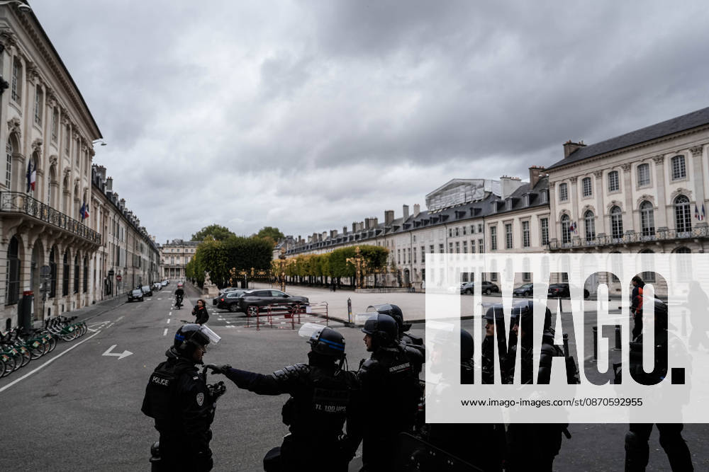 Police intervene in demonstrators amid ongoing protests in Nancy NANCY, FRANCE - OCTOBER 24: Protesters holding banners gather as police take security measures during a demonstration amid ongoing social and political tensions in Nancy, France, on October 24, 2026. Muhammed Said Tako Anadolu Nancy France. Editorial use only. Please get in touch for any other usage.