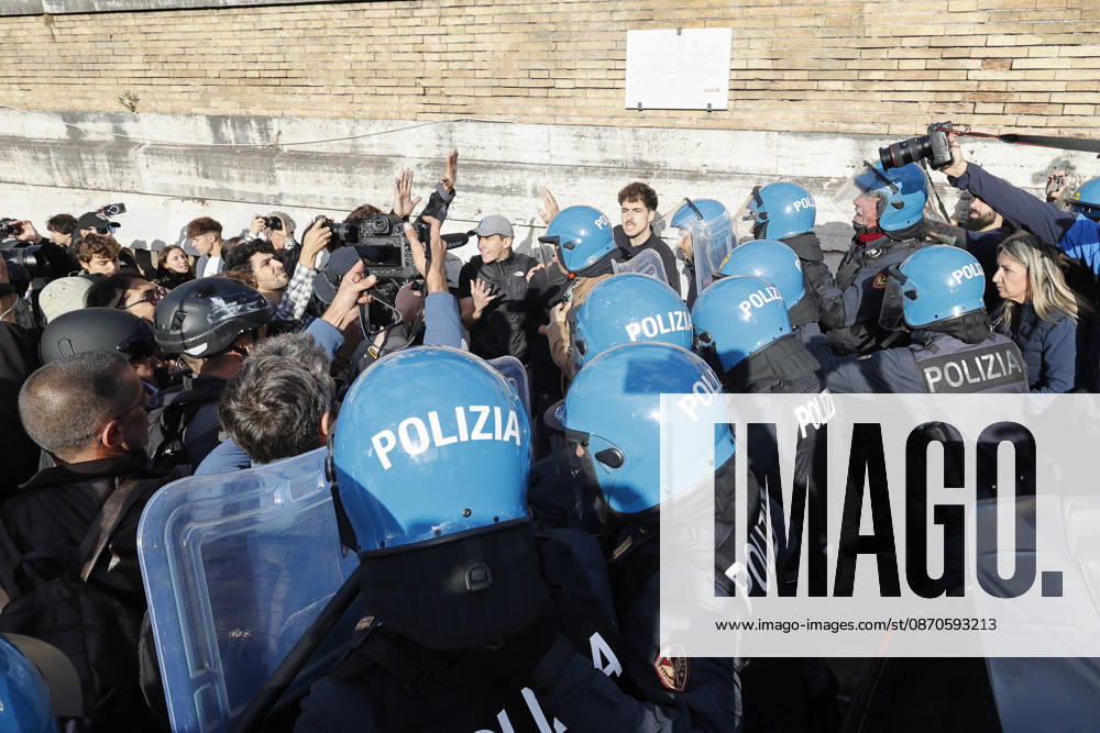 Demonstration against the Italian government in Rome ROME, ITALY, OCTOBER 24: Anti-riot police officers face demonstrators during a protest against the Italian government in Rome, Italy, on October 24, 2026. Riccardo De Luca Anadolu Rome Italy. Editorial use only. Please get in touch for any other usage.